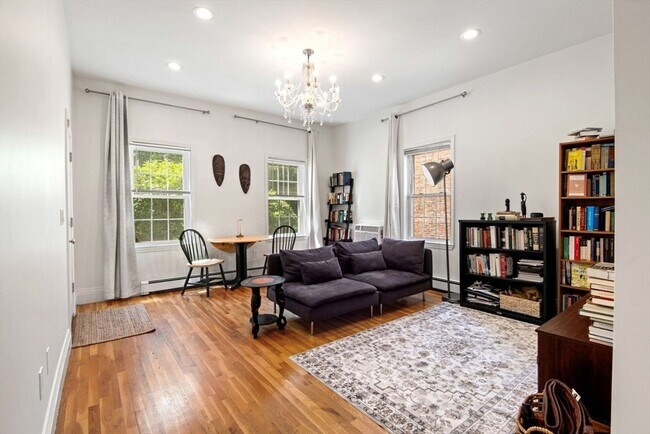 Foto del edificio - 249 Roxbury St