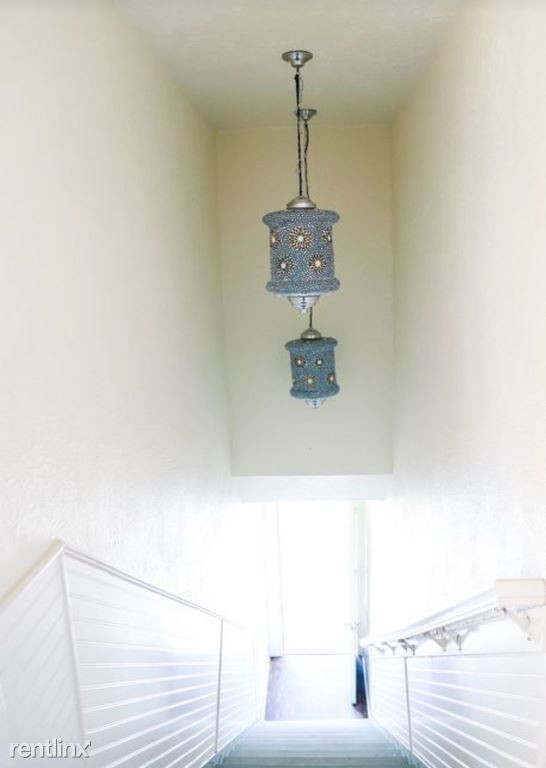 Building Photo - 2 br, 1 bath Apartment - 817 May St #3