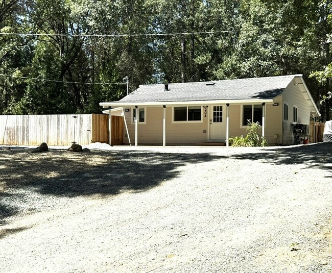 Building Photo - 204 Lambert Ln