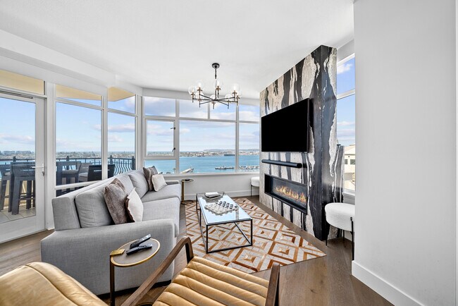 Foto del edificio - 700 W Harbor Dr