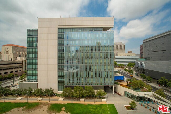 Foto del edificio - 108 W 2nd St