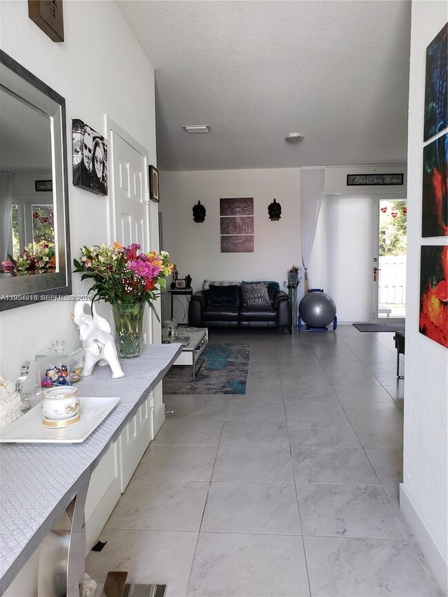 Foto del edificio - 701 NW 127th Pl