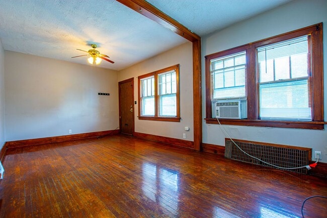 Building Photo - 2202 Wirt St