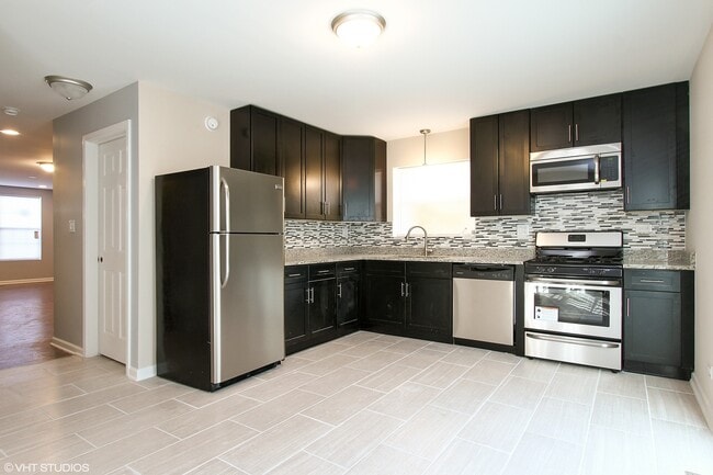 Building Photo - 7236 S Harvard Ave