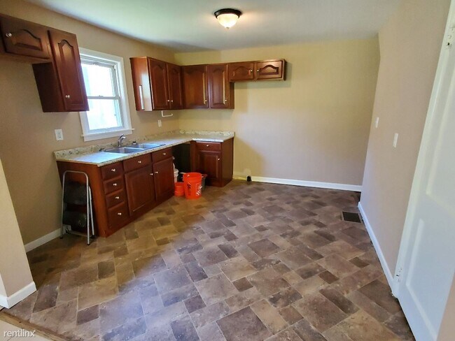 Building Photo - 4 br, 1 bath House - 17 Drexel Ave