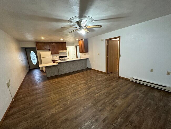 Building Photo - 1072 Lakeshore Dr