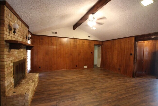 Foto del edificio - Available Now! 3 Bedroom, 2 Bathroom Home ...