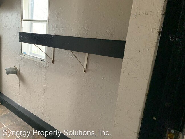 Building Photo - 5 br, 2 bath House - Big 4 bed 2 bath Rent...