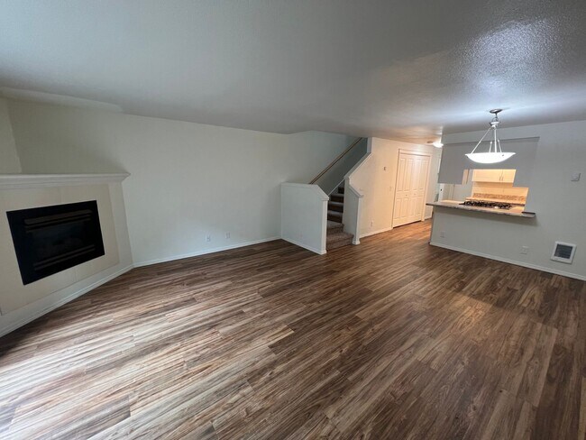 Foto del edificio - Two Bedroom Townhouse in South Salem with ...