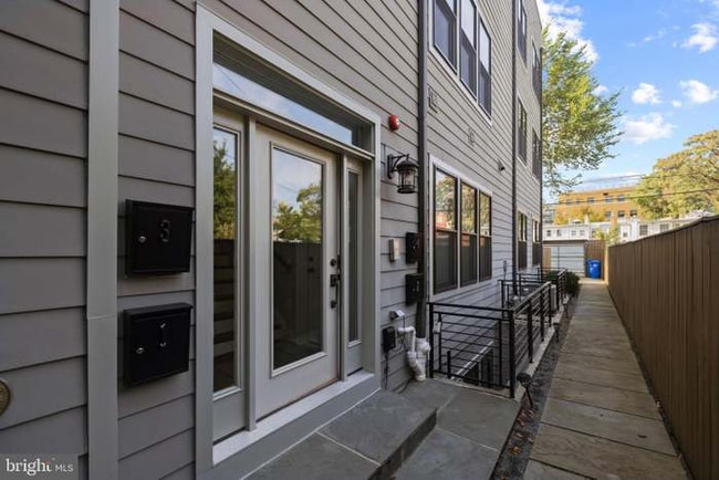 Foto del edificio - 761 Kenyon St NW