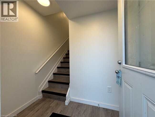 Photo du bâtiment - 127 HighRiver Trl