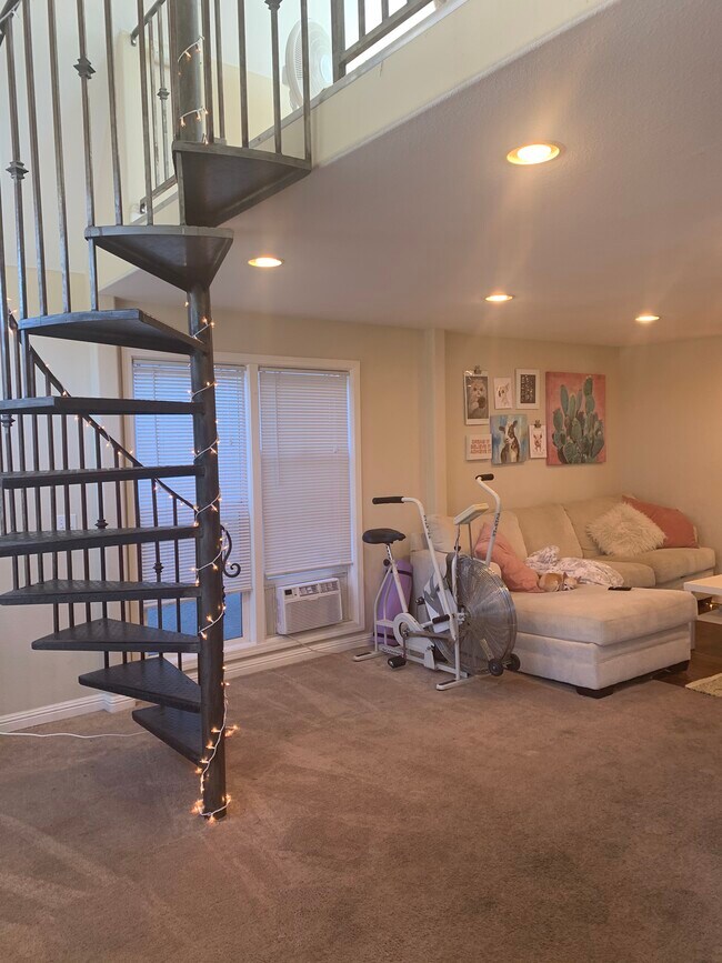 Escalera - 2909 Alhambra Ave