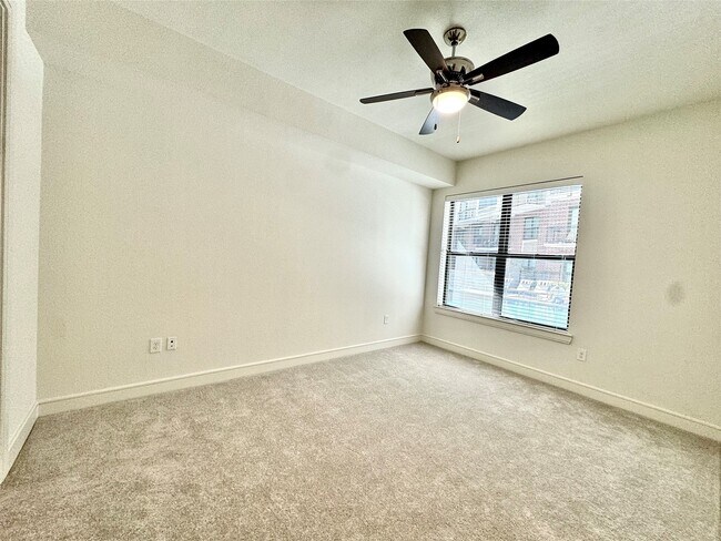 Foto del edificio - 2303 Mid Ln