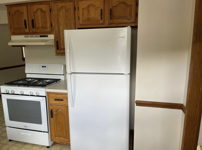 Building Photo - 5203 W Ridge Rd