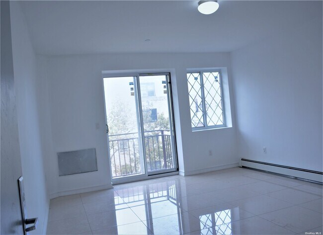 Foto del edificio - 70-38 Broadway