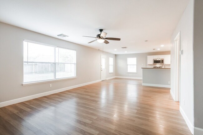 Foto del edificio - 8715 Sunset Pond Dr
