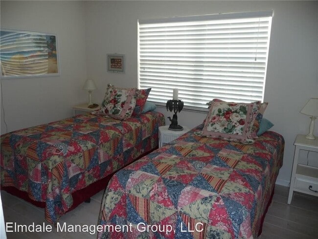 Building Photo - 2 br, 2 bath House - 1441 Ocean Dr 209