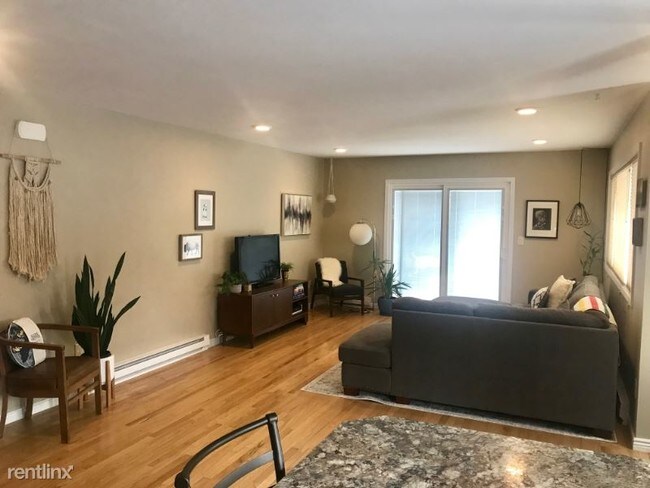 Building Photo - 2 br, 1 bath Apartment - 1812 Capital Street