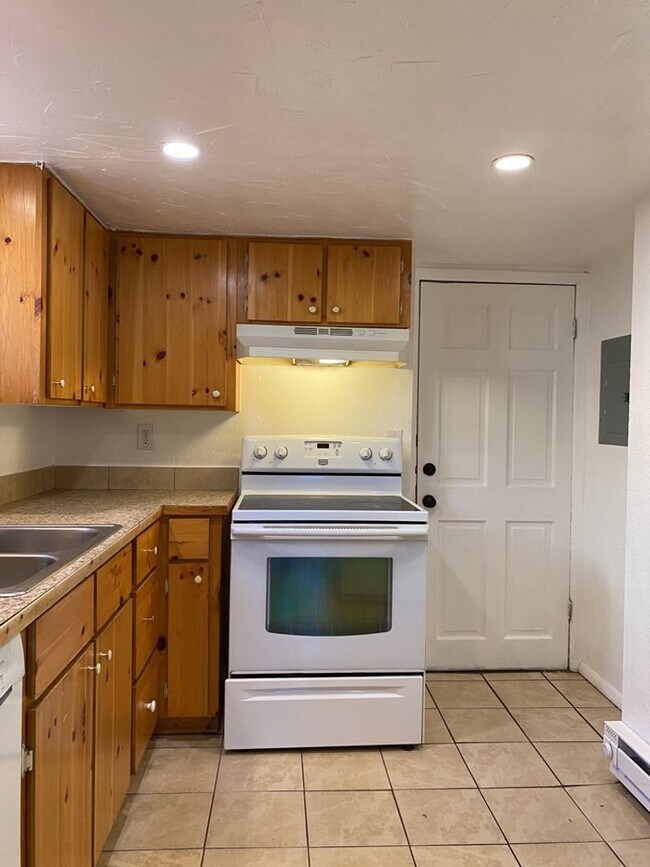 Building Photo - 1127 W Mulberry St