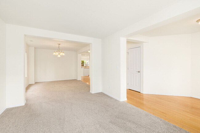 Foto del edificio - Covington Incredible 6 Bedroom 3.75 Bath Home