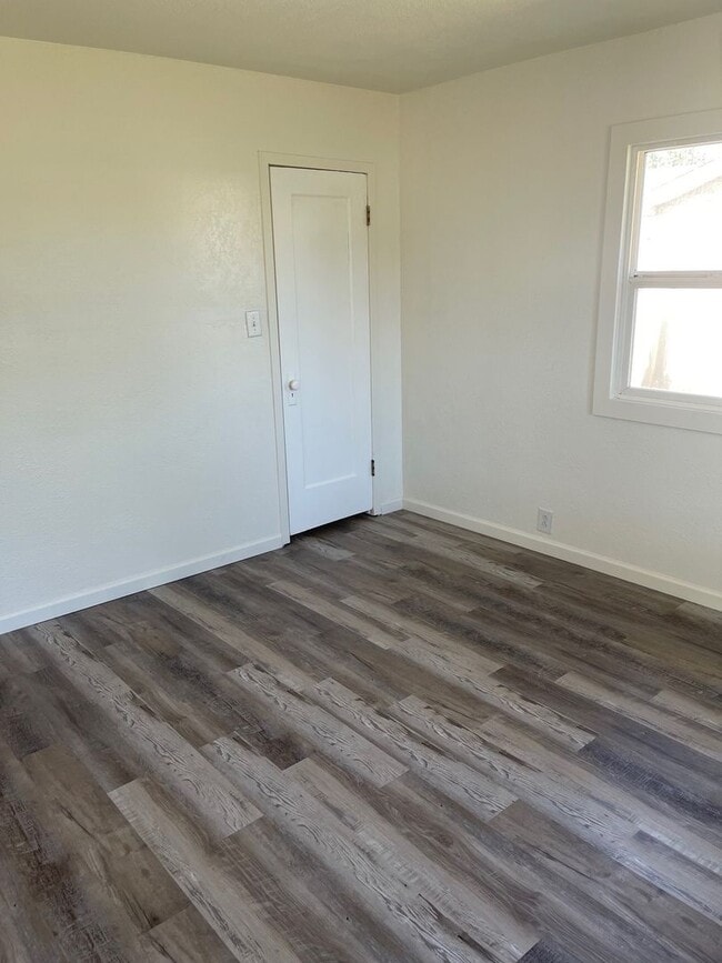 Building Photo - Spacious 1 Bedroom 1 Bath House