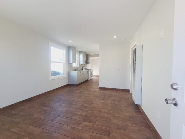 Photo - 1413 E 53rd St Apartment