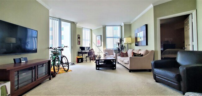 Building Photo - 254 Evernia St