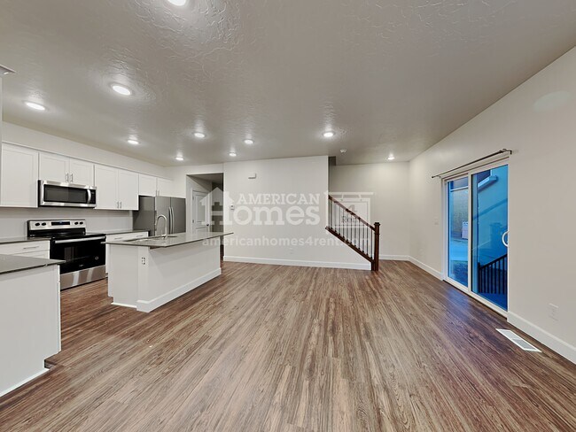 Building Photo - 6754 N Silver Creek Drive