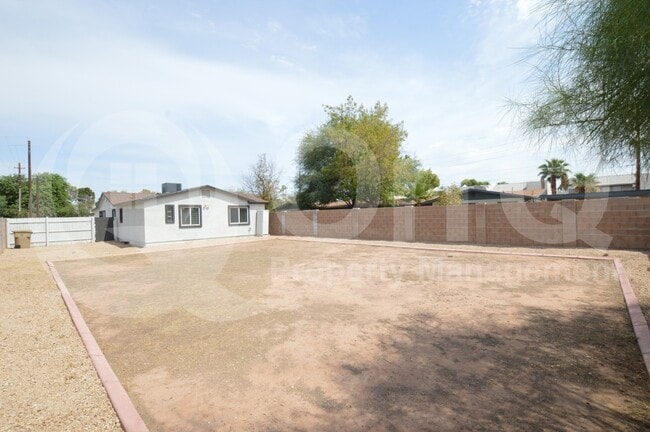 Photo - 3225 E Earll Dr House