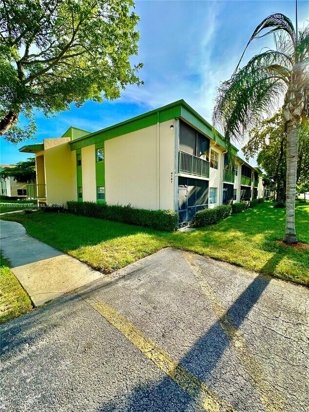 Primary Photo - 4141 NW 90th Ave