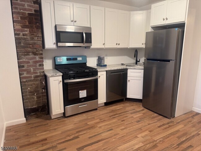 Foto del edificio - 107 Fulton Ave