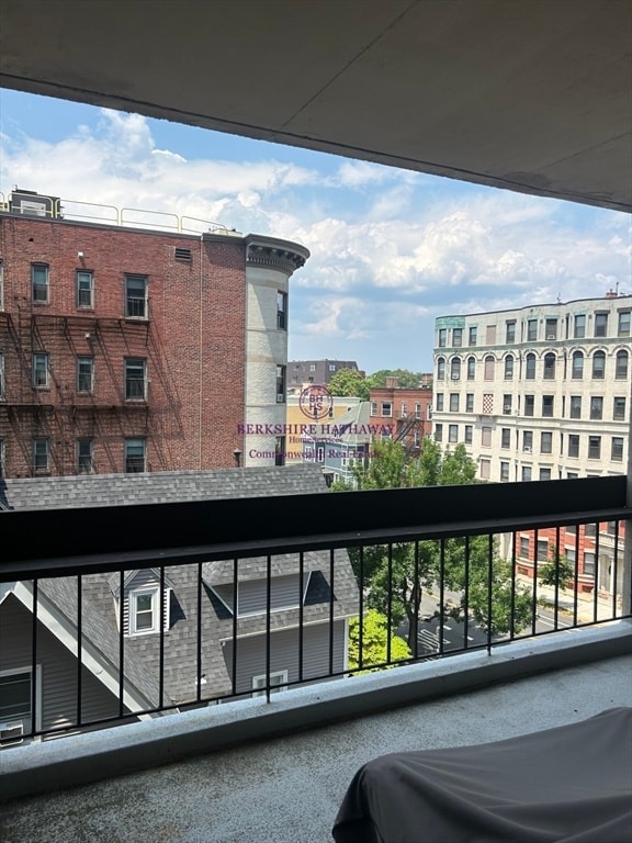 Foto del edificio - 872 Massachusetts Ave