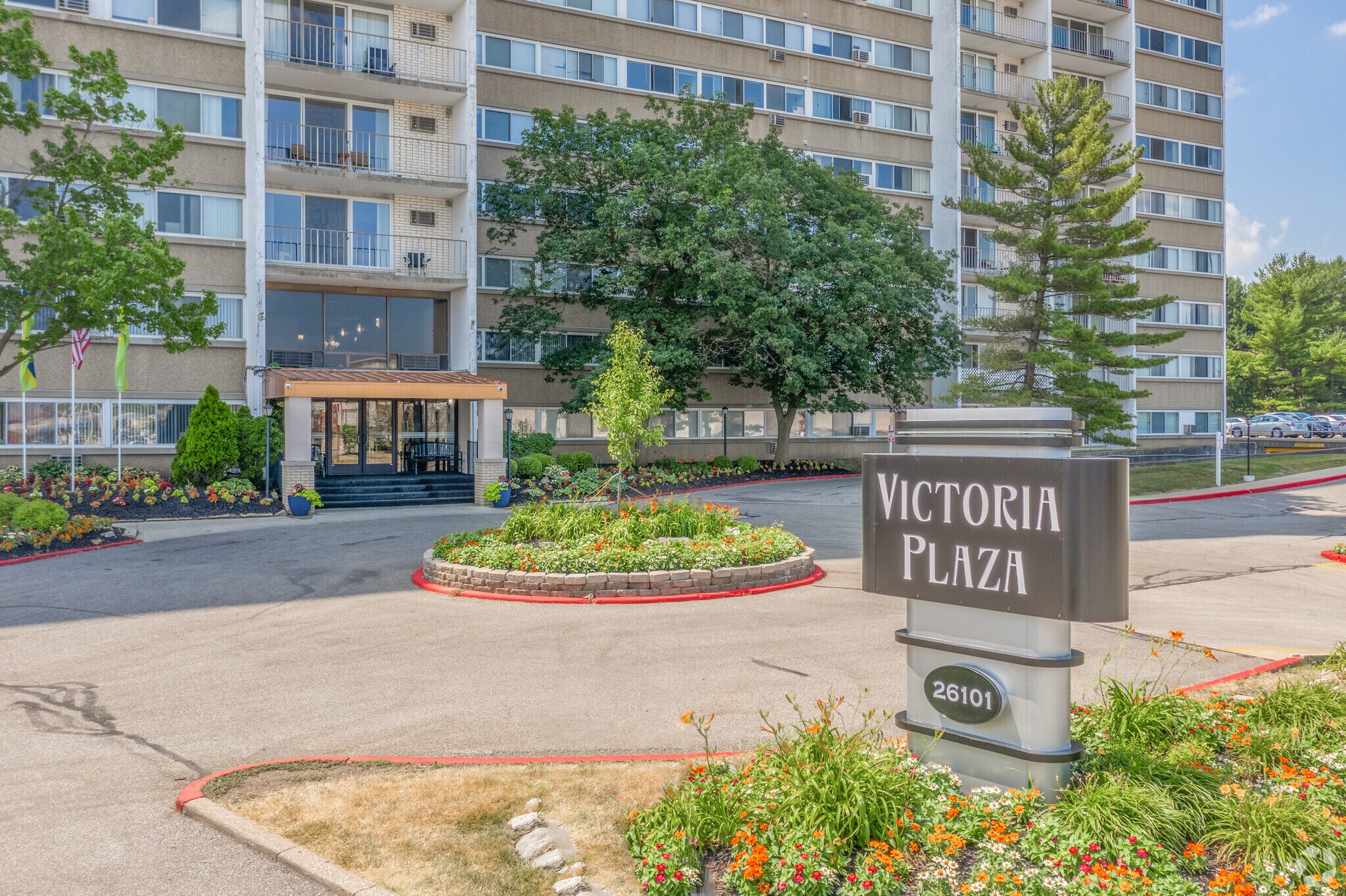 Victoria Plaza – photo 5
