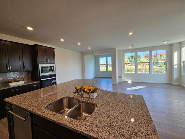 Foto del edificio - 24408 W Alexis Ln