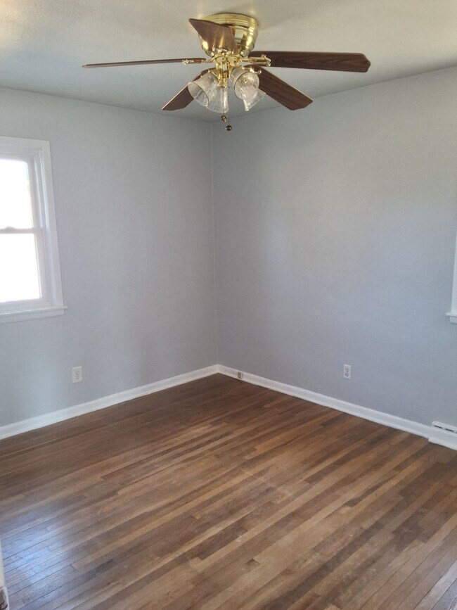 Foto del edificio - 5315-5315 W Woodale Ct