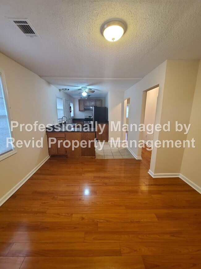 Building Photo - 4 bedroom home in Memphis!