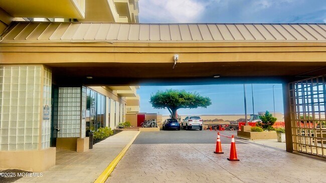 Foto del edificio - 787 Ocean Ave