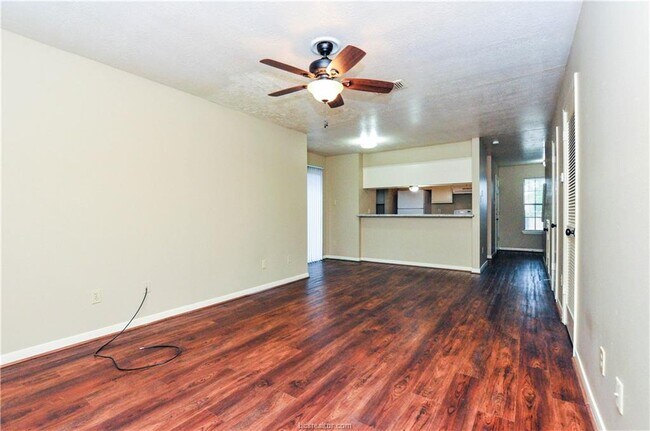 Building Photo - 1807 Woodsman Dr