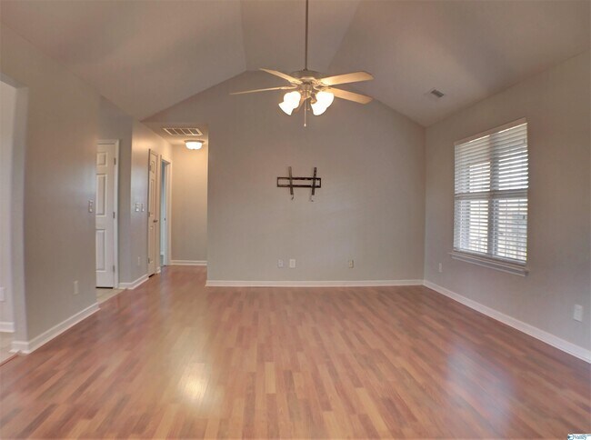 Foto del edificio - 639 St Clair Ln