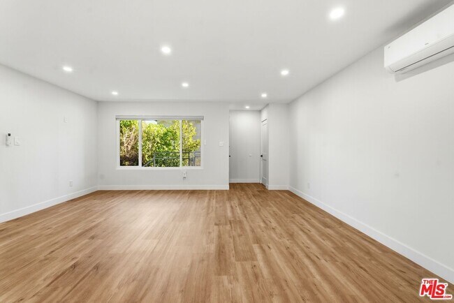 Foto del edificio - 1861 Midvale Ave