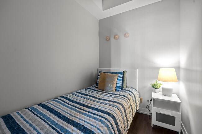 Building Photo - 98 Lillian St