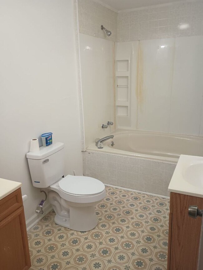 Foto del edificio - 121 Gould Dr