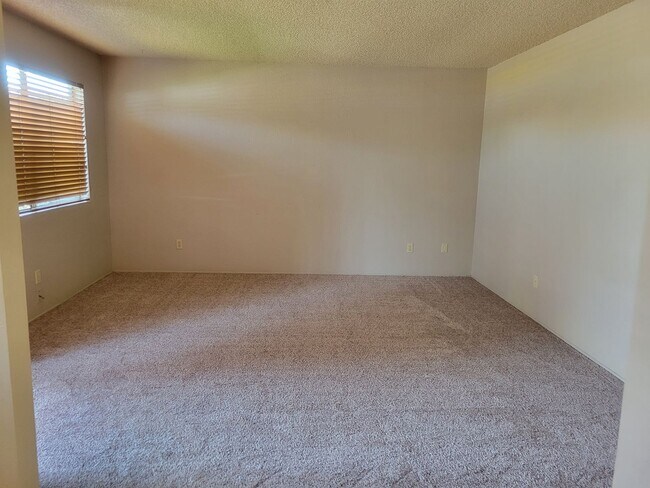 Foto del edificio - Apply Now!