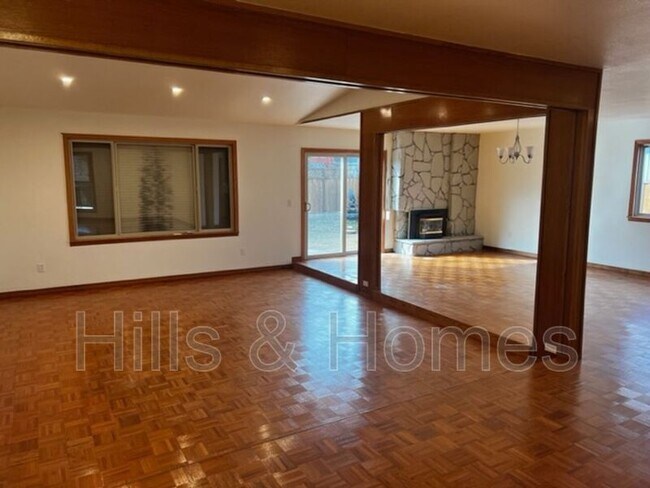 Building Photo - 263 Fig Ct