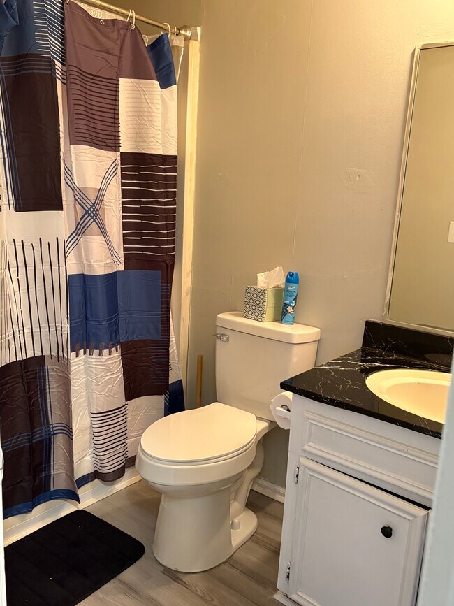 Building Photo - 1605 Willowby St