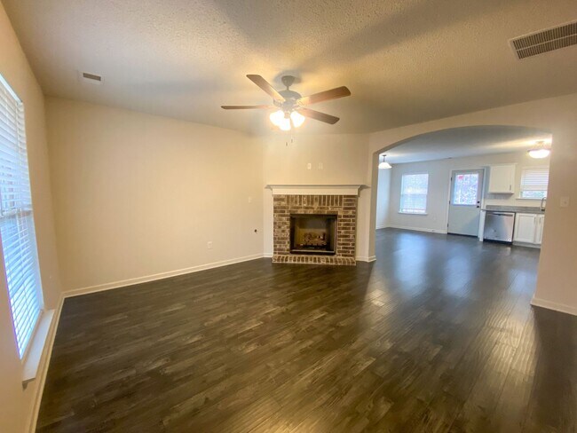 Foto del edificio - 4 bed, 3 bath built in 2021 in Somerville