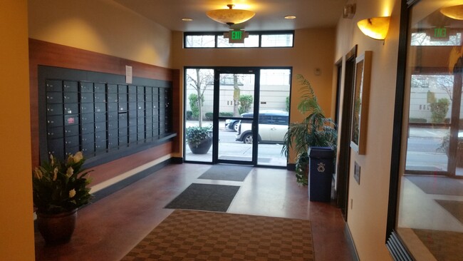 Building Photo - 1323 Boren Ave