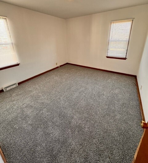 Building Photo - 1325 Russet St