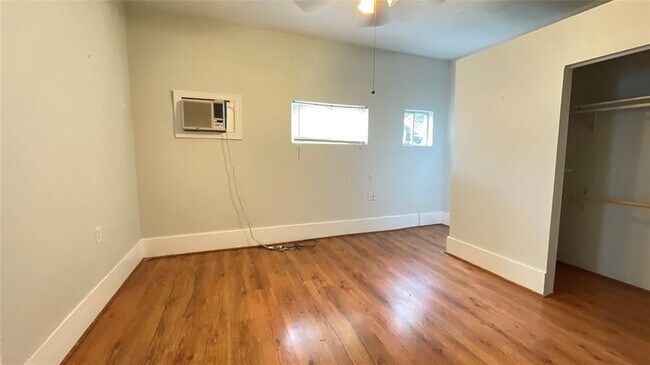 Foto del edificio - 1526 Yale St