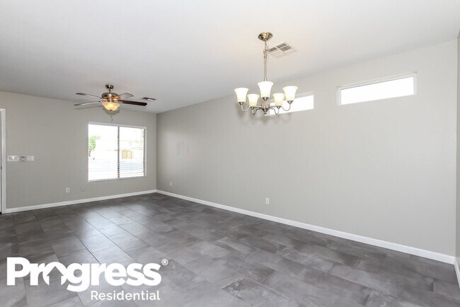Foto del edificio - 12417 W Larkspur Rd